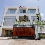 OYO 747 Cipunegara Residence