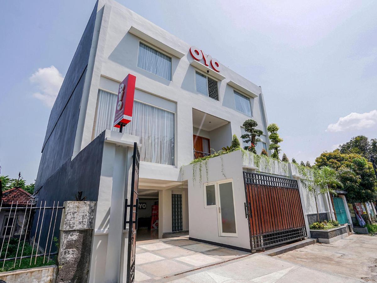 Hotel Oyo 747 Cipunegara Surabaya