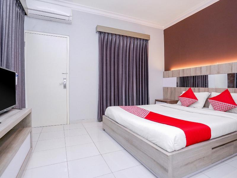 Oyo 747 Cipunegara Hotel
